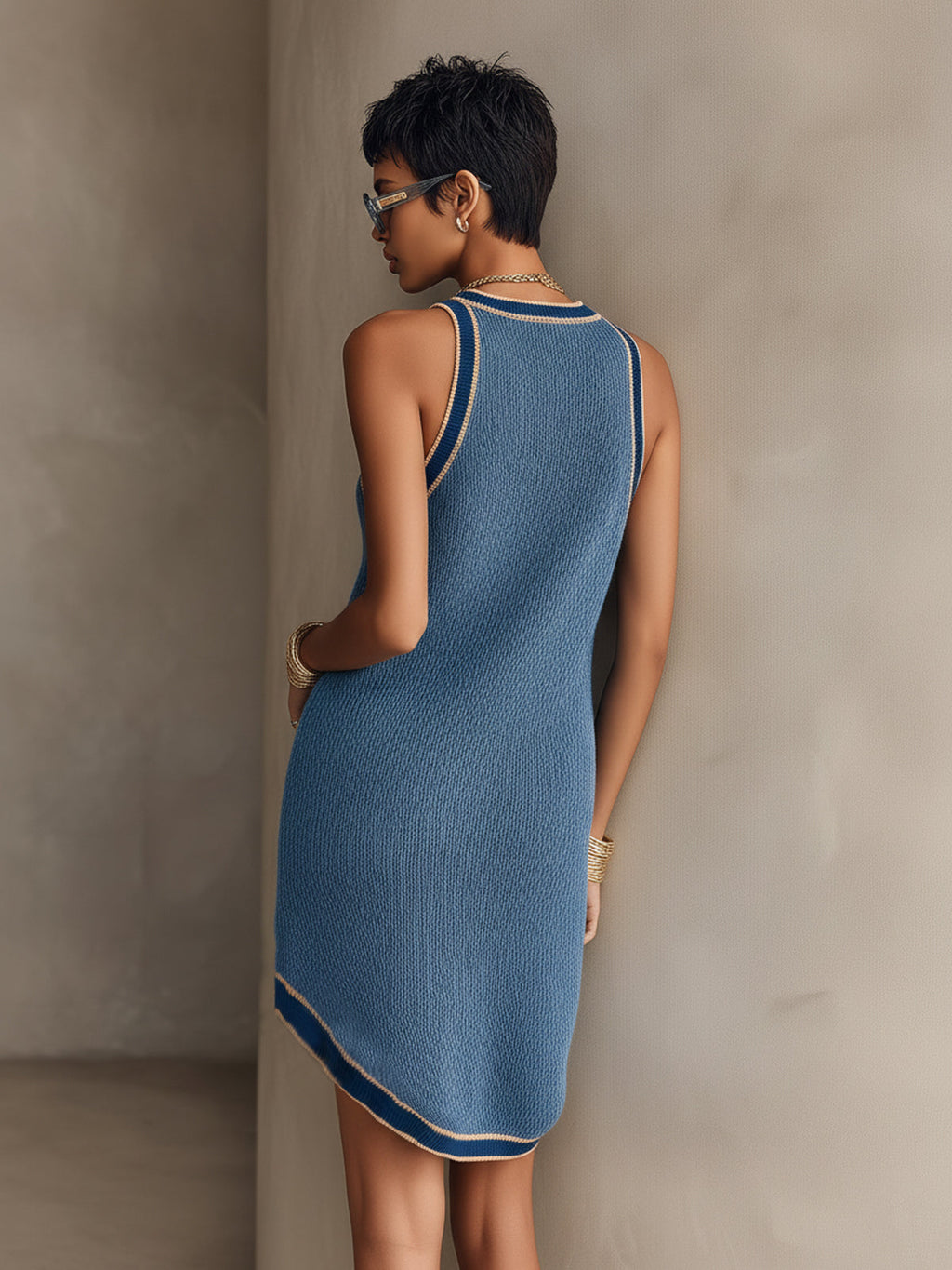 Zediola | Vestido corto de punto informal elegante, azul, con cuello redondo, sin mangas, corte holgado y bajo irregular